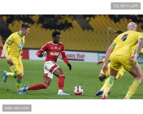 乌德勒支主场3比2险胜特温特 荷甲主场强势延续不败金身